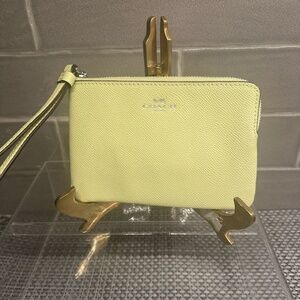 Coach Pale Lime Green Wristlet ~ New with Tags ~ 58032